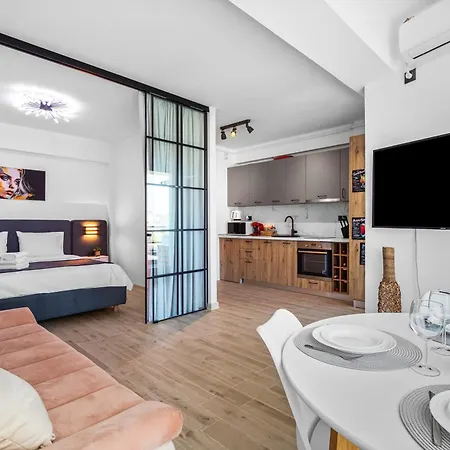 Althea - In Alezzi Infinity Mamaia Nord 公寓式酒店 那沃达利